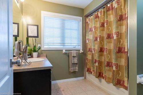 38 Raymond Road, Ancaster, ON - Indoor Photo Showing Bathroom