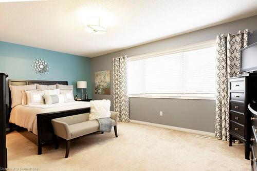 38 Raymond Road, Ancaster, ON - Indoor Photo Showing Bedroom