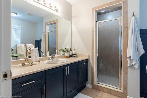 38 Raymond Road, Ancaster, ON - Indoor Photo Showing Bathroom