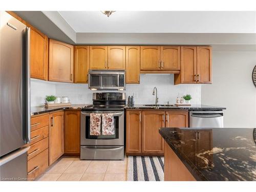 17-242 Upper Mount Albion Road, Stoney Creek, ON - Indoor Photo Showing Kitchen