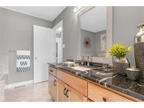 17-242 Upper Mount Albion Road, Stoney Creek, ON - Indoor Photo Showing Bathroom