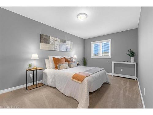 17-242 Upper Mount Albion Road, Stoney Creek, ON - Indoor Photo Showing Bedroom