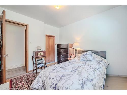 29 Mountsberg Road, Flamborough, ON - Indoor Photo Showing Bedroom