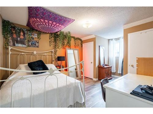 101 Strada Boulevard, St. Catharines, ON - Indoor Photo Showing Bedroom