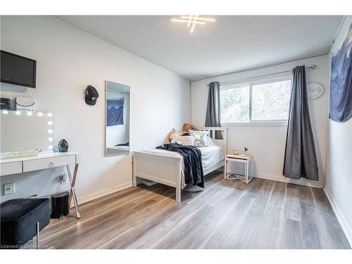 101 Strada Boulevard, St. Catharines, ON - Indoor Photo Showing Bedroom