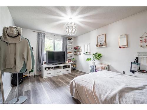 101 Strada Boulevard, St. Catharines, ON - Indoor Photo Showing Bedroom