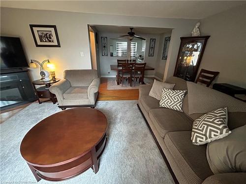 24-151 Gateshead Crescent, Stoney Creek, ON - Indoor Photo Showing Living Room