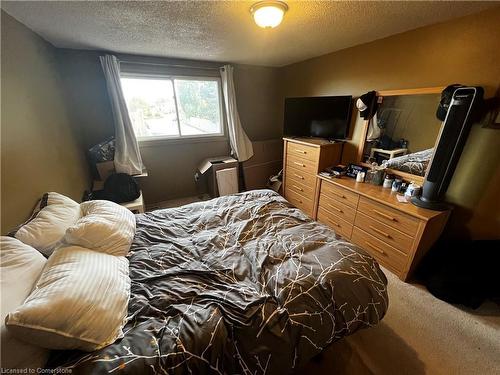 24-151 Gateshead Crescent, Stoney Creek, ON - Indoor Photo Showing Bedroom