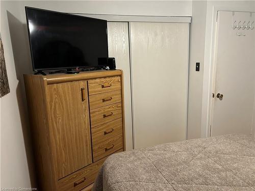 24-151 Gateshead Crescent, Stoney Creek, ON - Indoor Photo Showing Bedroom