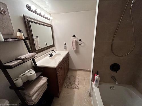 24-151 Gateshead Crescent, Stoney Creek, ON - Indoor Photo Showing Bathroom