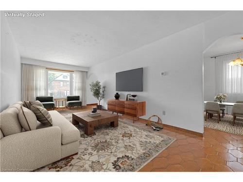 373 Mary Street, Hamilton, ON - Indoor Photo Showing Living Room