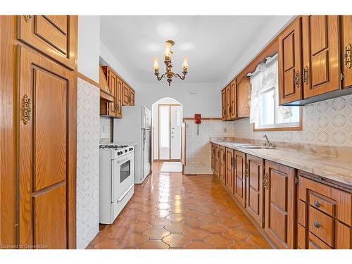 373 Mary Street, Hamilton, ON - Indoor Photo Showing Kitchen