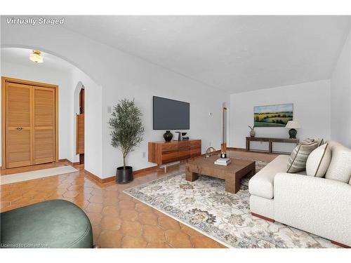 373 Mary Street, Hamilton, ON - Indoor Photo Showing Living Room