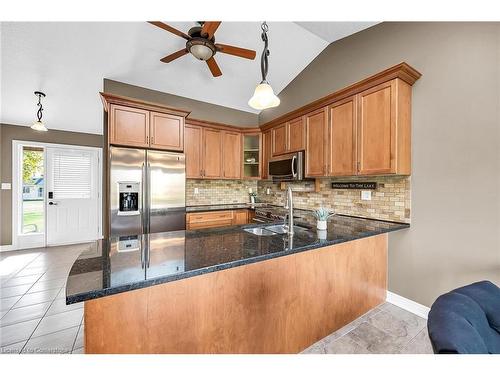 29 Lakeview Lane, Selkirk, ON - Indoor Photo Showing Kitchen With Double Sink