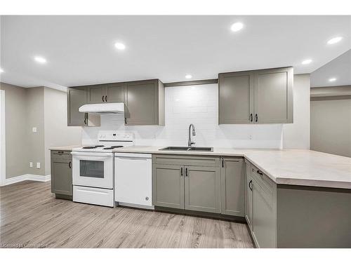 29 Lakeview Lane, Selkirk, ON - Indoor Photo Showing Kitchen With Double Sink