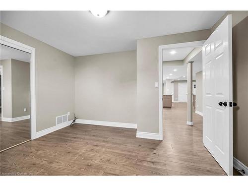 29 Lakeview Lane, Selkirk, ON - Indoor Photo Showing Other Room