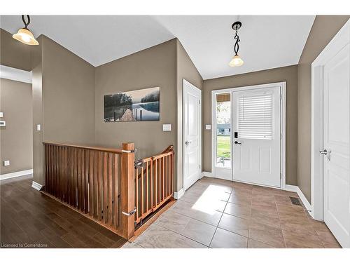 29 Lakeview Lane, Selkirk, ON - Indoor Photo Showing Other Room