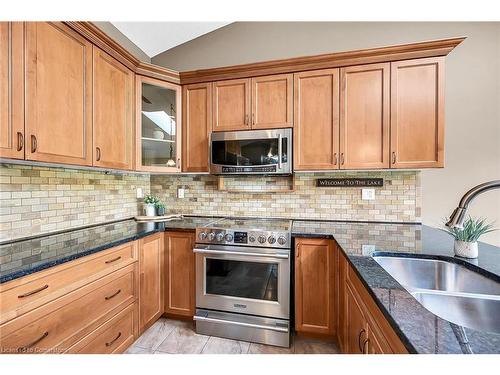 29 Lakeview Lane, Selkirk, ON - Indoor Photo Showing Kitchen With Double Sink