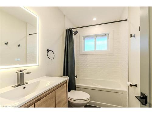 242 West 18Th Street, Hamilton, ON - Indoor Photo Showing Bathroom