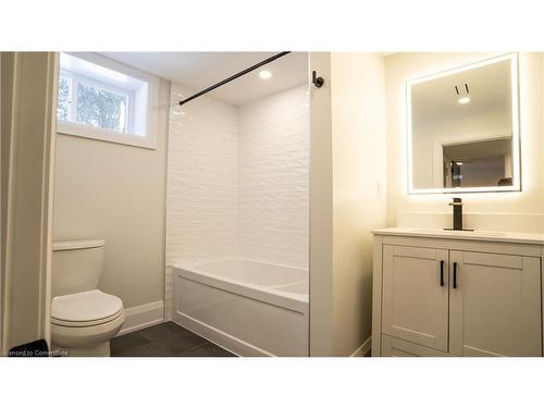 242 West 18Th Street, Hamilton, ON - Indoor Photo Showing Bathroom