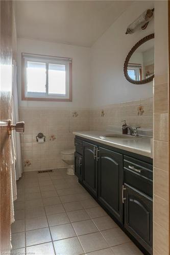 608 Stone Church Road W, Hamilton, ON - Indoor Photo Showing Bathroom