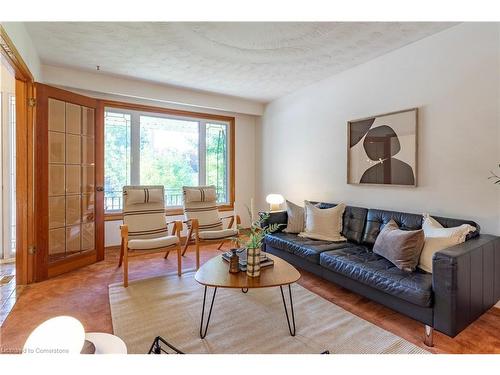 608 Stone Church Road W, Hamilton, ON - Indoor Photo Showing Living Room