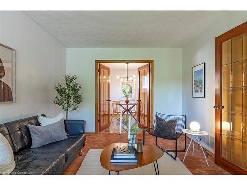 608 Stone Church Road W, Hamilton, ON - Indoor Photo Showing Living Room