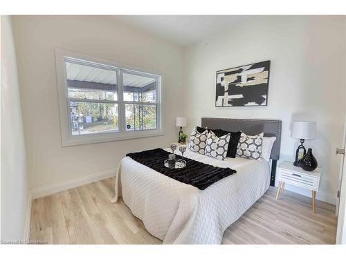 130 Clarence Street, London, ON - Indoor Photo Showing Bedroom