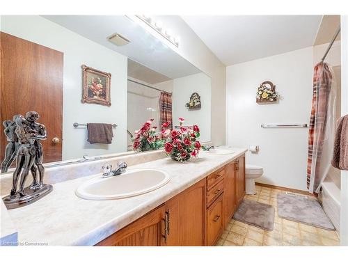 46 Mark Place, Hamilton, ON - Indoor Photo Showing Bathroom