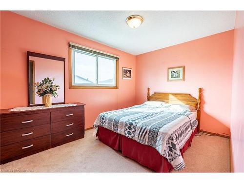 46 Mark Place, Hamilton, ON - Indoor Photo Showing Bedroom