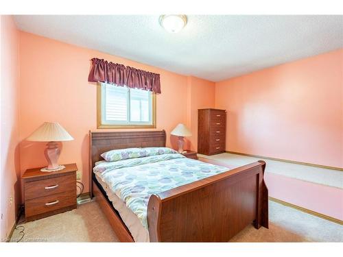 46 Mark Place, Hamilton, ON - Indoor Photo Showing Bedroom