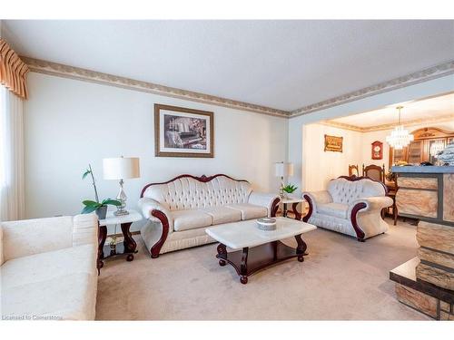 46 Mark Place, Hamilton, ON - Indoor Photo Showing Living Room