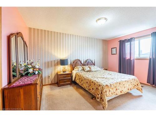 46 Mark Place, Hamilton, ON - Indoor Photo Showing Bedroom