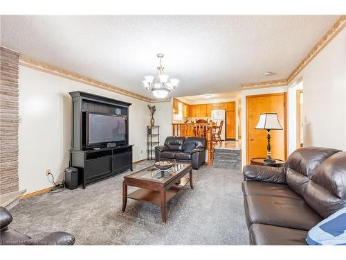 46 Mark Place, Hamilton, ON - Indoor Photo Showing Living Room