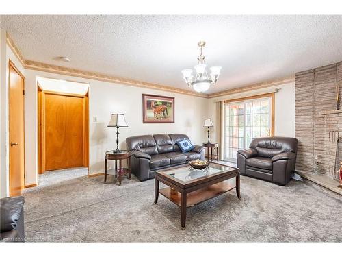 46 Mark Place, Hamilton, ON - Indoor Photo Showing Living Room