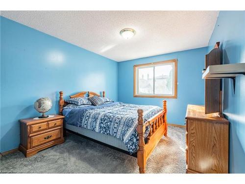 46 Mark Place, Hamilton, ON - Indoor Photo Showing Bedroom