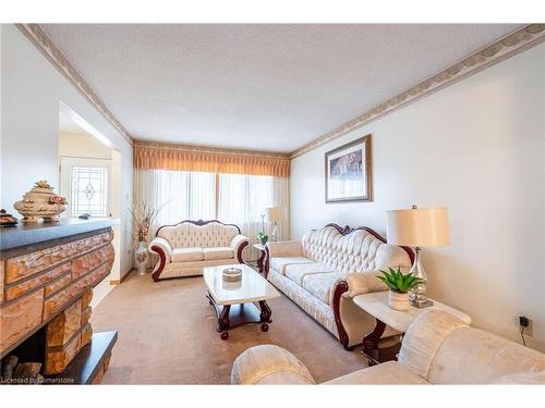 46 Mark Place, Hamilton, ON - Indoor Photo Showing Living Room