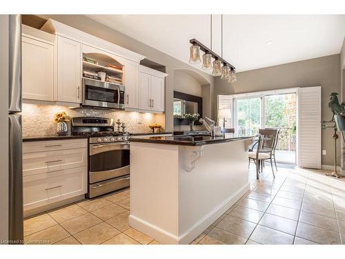 36 Mcgrath Court, Dundas, ON - Indoor Photo Showing Kitchen With Upgraded Kitchen