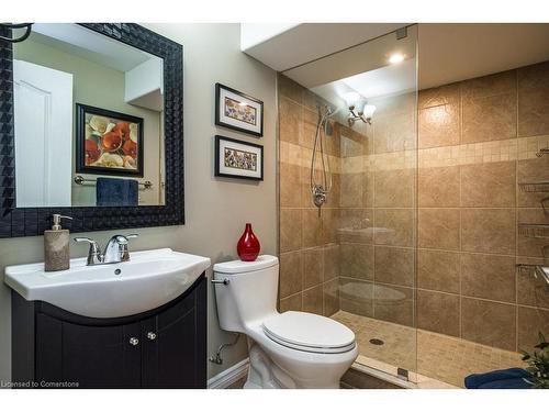 36 Mcgrath Court, Dundas, ON - Indoor Photo Showing Bathroom