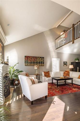 36 Mcgrath Court, Dundas, ON - Indoor Photo Showing Living Room