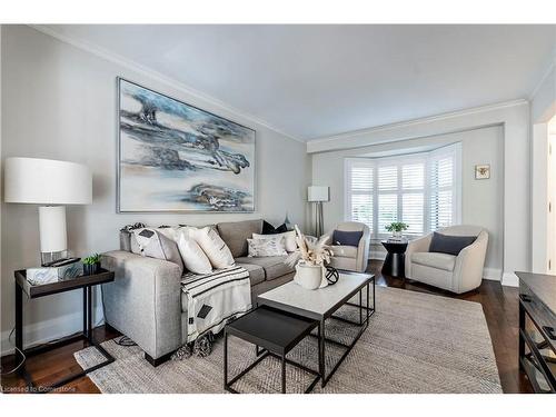 2 Aquasanta Crescent, Hamilton, ON - Indoor Photo Showing Living Room