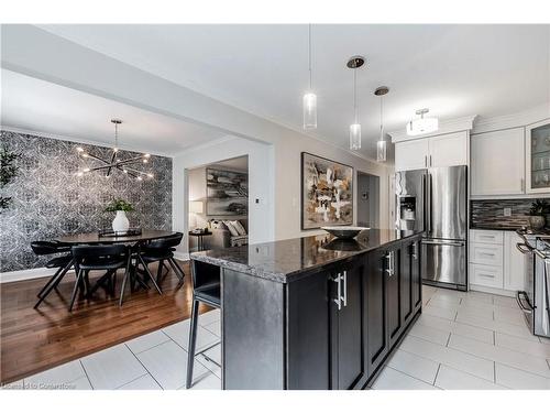 2 Aquasanta Crescent, Hamilton, ON - Indoor Photo Showing Kitchen With Stainless Steel Kitchen With Upgraded Kitchen