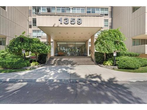 1604-1359 White Oaks Boulevard, Oakville, ON - Outdoor