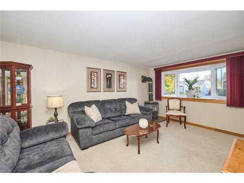 37 Shakespeare Avenue, St. Catharines, ON - Indoor Photo Showing Living Room