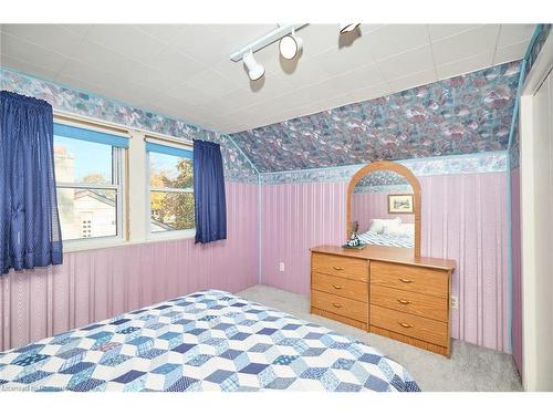 37 Shakespeare Avenue, St. Catharines, ON - Indoor Photo Showing Bedroom