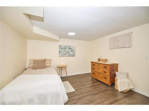 37 Shakespeare Avenue, St. Catharines, ON - Indoor Photo Showing Bedroom