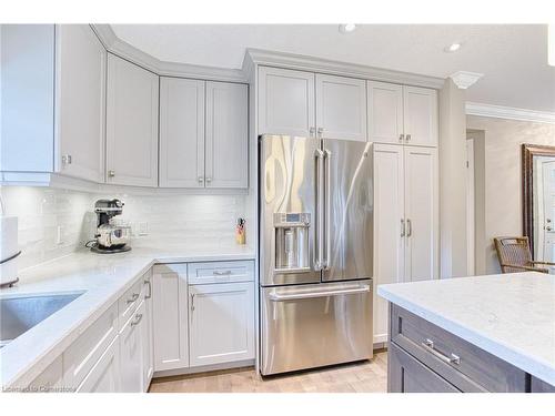 28 Ramsey Crescent, Hamilton, ON - Indoor Photo Showing Kitchen With Upgraded Kitchen