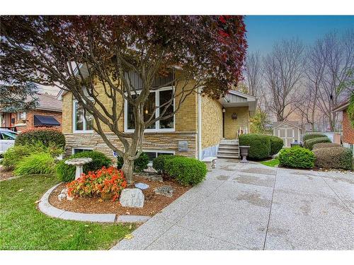 28 Ramsey Crescent, Hamilton, ON - Outdoor With Facade