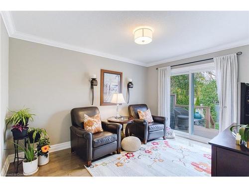 28 Ramsey Crescent, Hamilton, ON - Indoor Photo Showing Living Room