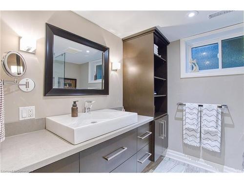 28 Ramsey Crescent, Hamilton, ON - Indoor Photo Showing Bathroom